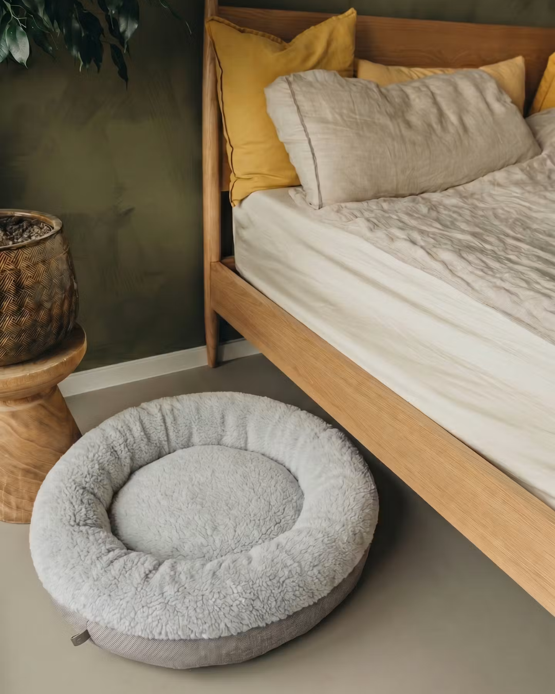 Chester & Lee | Furry Gray Donut Dog Bed