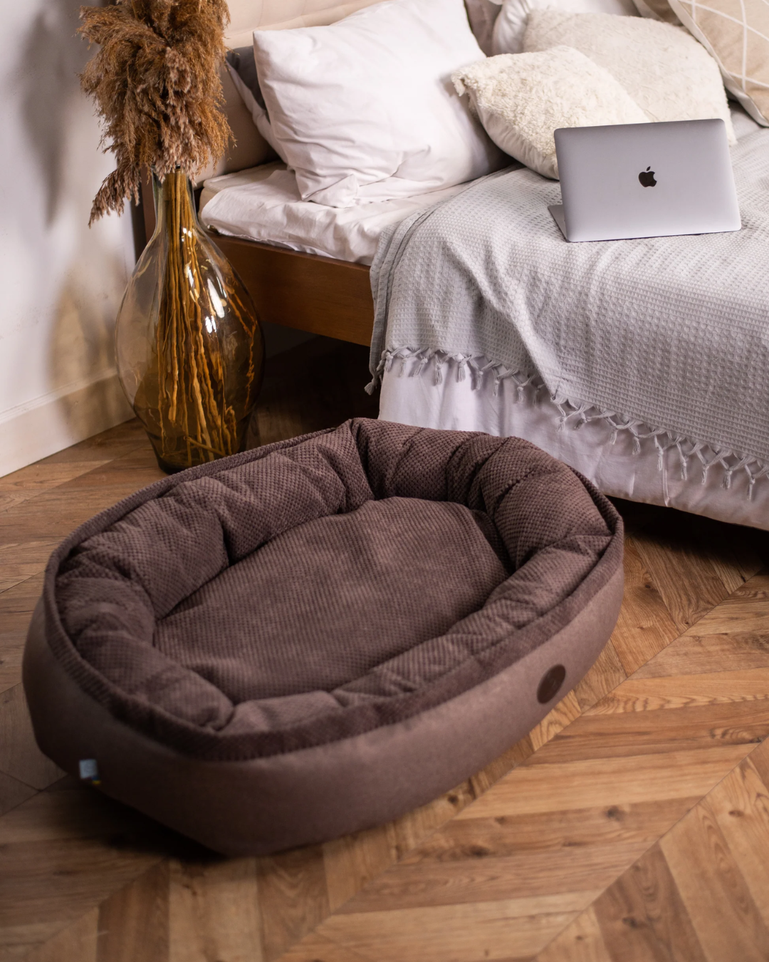 Chester & Lee | Cuddly Bagel Dog Bed