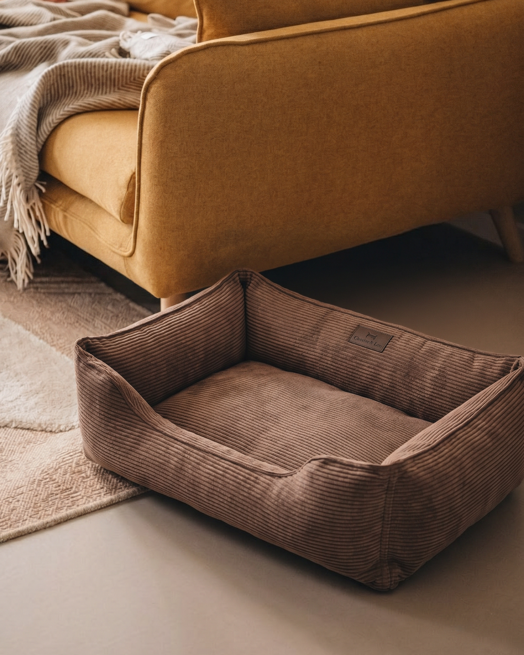 Chester & Lee | Milk Chocolate Sleeper Dog Bed